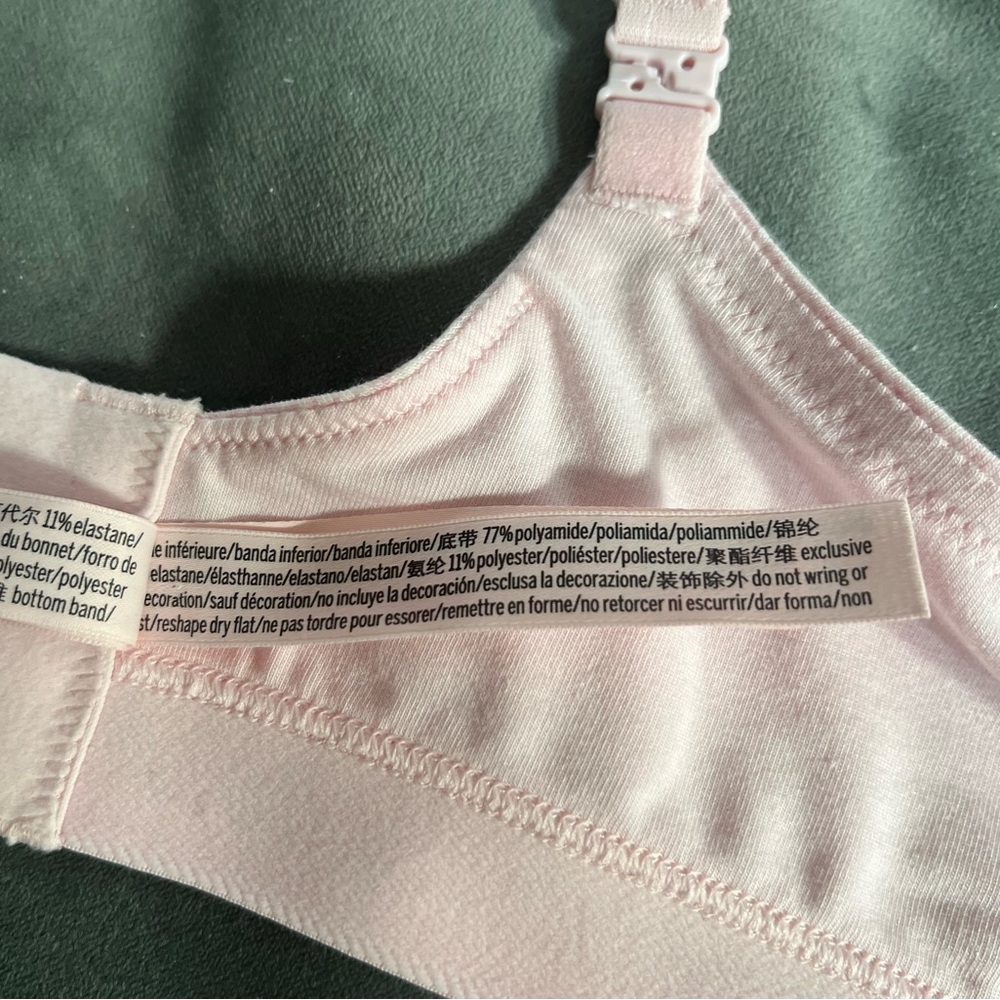 THE T-SHIRT Victoria’s Secret 40C
Lightly Lined Wireless Cotton Bra - Picture 13 of 13